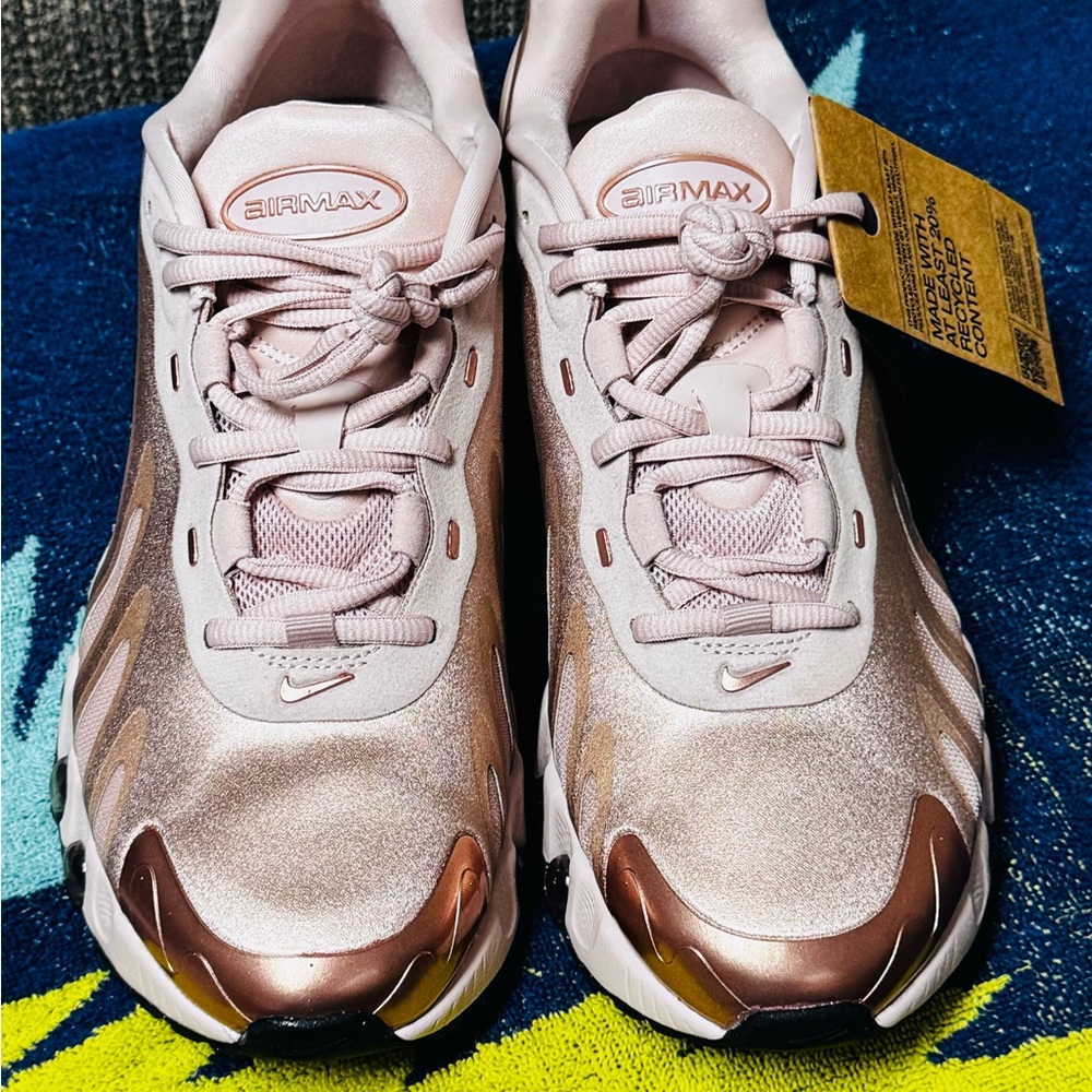 Nike Air Max DN8 Women’s Shoes SZ 10 Brand New W/Tags